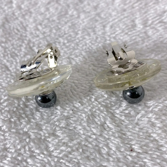 Vintage Clear  Plastic Grey Faux Pearl Round Clip On Earrings - Picture 8 of 10